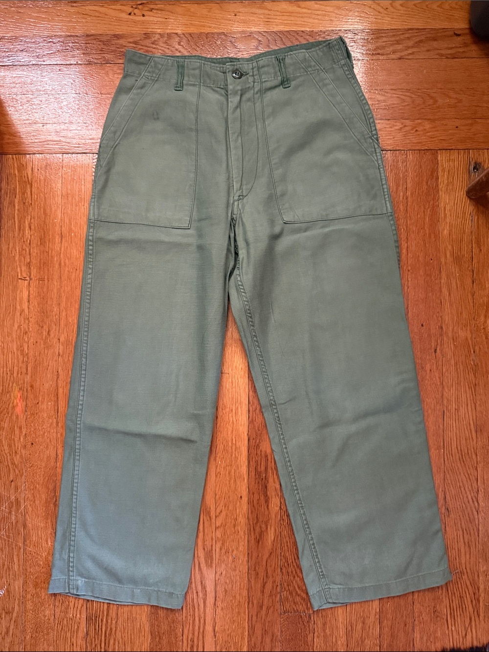 Vintage Vietnam war era US military green cotton trousers large pockets